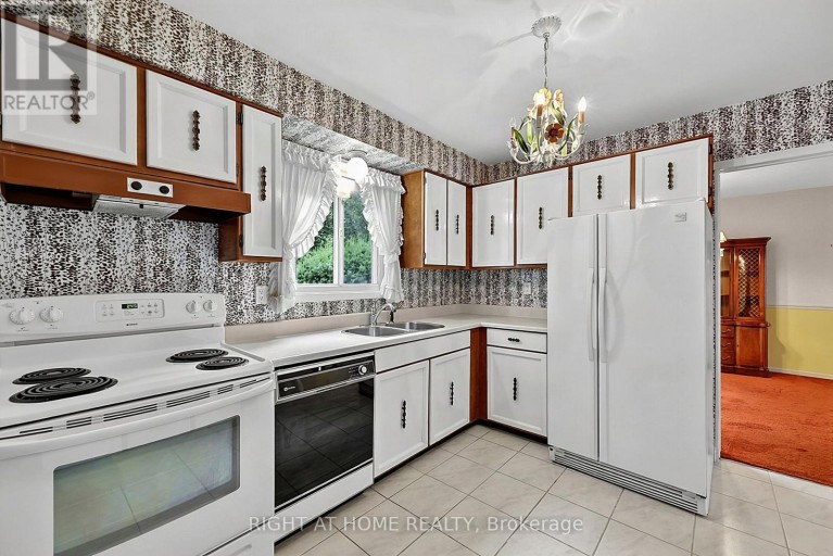 50 MAYVERN CRESCENT, Richmond Hill (North Richvale), Ontario, L4C5J4