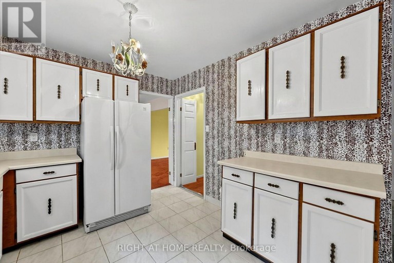 50 MAYVERN CRESCENT, Richmond Hill (North Richvale), Ontario, L4C5J4