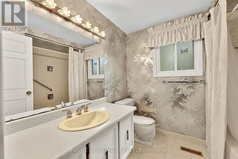 50 MAYVERN CRESCENT, Richmond Hill (North Richvale), Ontario, L4C5J4