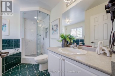 25 WATERTON CRESCENT Richmond Hill (Langstaff) Ontario photo 19