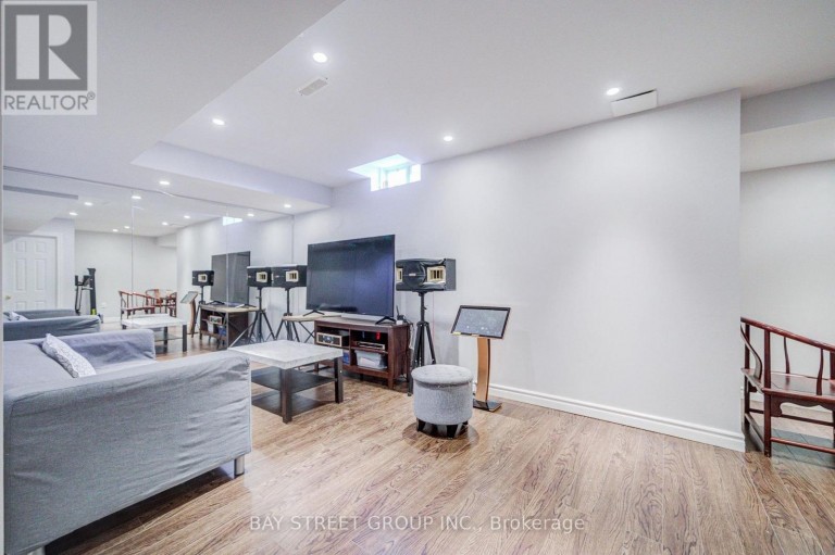 25 WATERTON CRESCENT, Richmond Hill (Langstaff), Ontario, L4B4L7