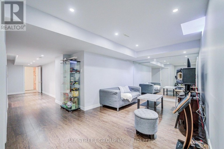 25 WATERTON CRESCENT, Richmond Hill (Langstaff), Ontario, L4B4L7
