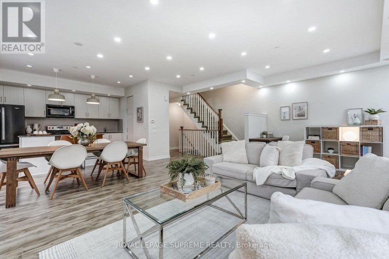 36 - 70 EASTWOOD PARK GARDEN, Toronto (Long Branch), Ontario, M8W0B2