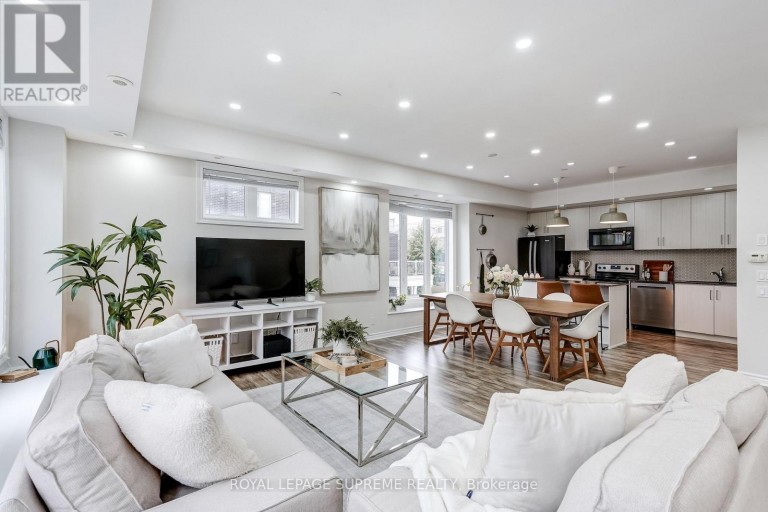 36 - 70 EASTWOOD PARK GARDEN, Toronto (Long Branch), Ontario, M8W0B2