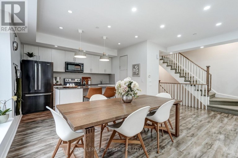 36 - 70 EASTWOOD PARK GARDEN, Toronto (Long Branch), Ontario, M8W0B2