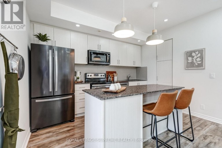 36 - 70 EASTWOOD PARK GARDEN, Toronto (Long Branch), Ontario, M8W0B2