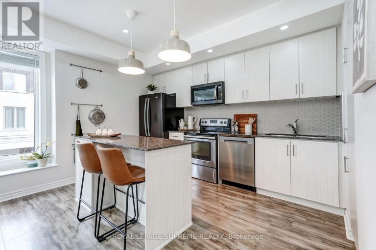 36 - 70 EASTWOOD PARK GARDEN, Toronto (Long Branch), Ontario, M8W0B2