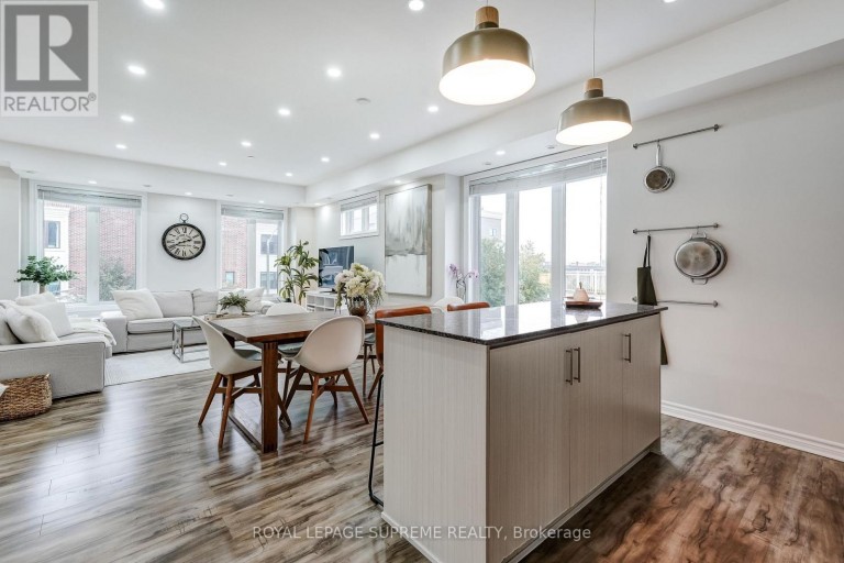 36 - 70 EASTWOOD PARK GARDEN, Toronto (Long Branch), Ontario, M8W0B2