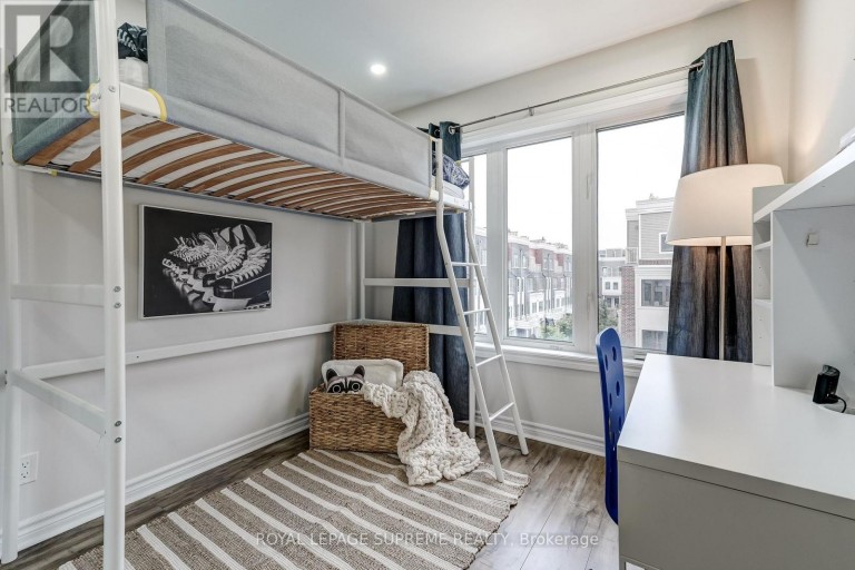 36 - 70 EASTWOOD PARK GARDEN, Toronto (Long Branch), Ontario, M8W0B2