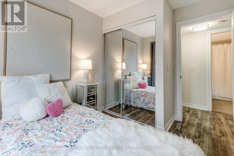 36 - 70 EASTWOOD PARK GARDEN, Toronto (Long Branch), Ontario, M8W0B2