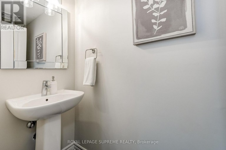36 - 70 EASTWOOD PARK GARDEN, Toronto (Long Branch), Ontario, M8W0B2