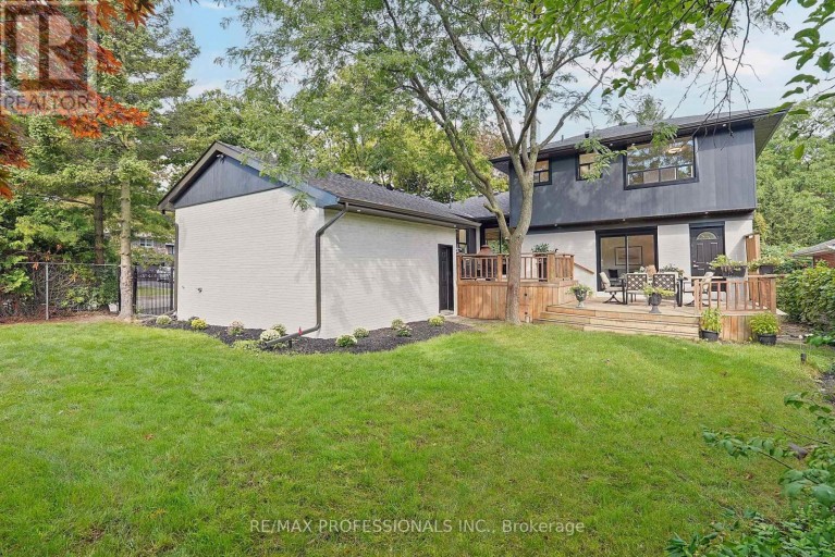 15 BELL ROYAL COURT, Toronto (Edenbridge-Humber Valley), Ontario, M9A4G7