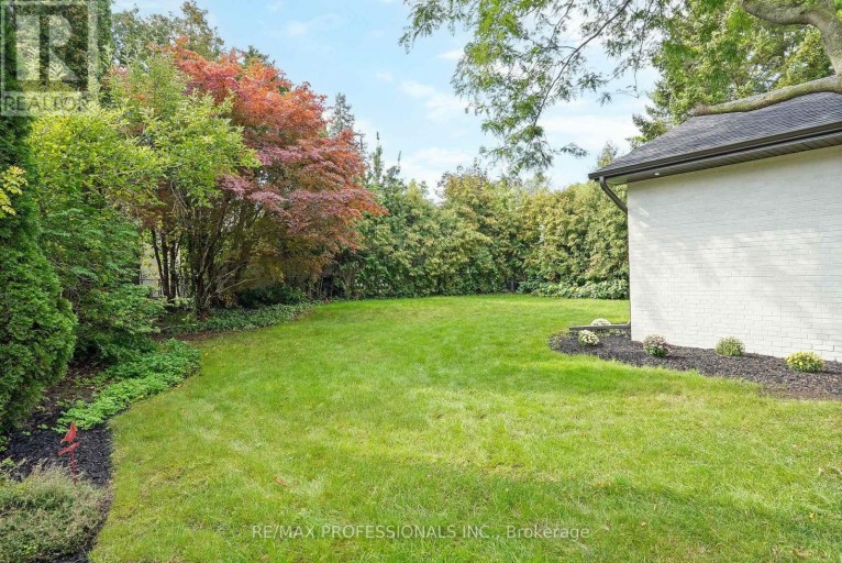 15 BELL ROYAL COURT, Toronto (Edenbridge-Humber Valley), Ontario, M9A4G7