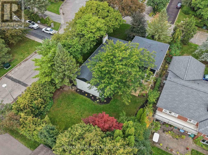15 BELL ROYAL COURT, Toronto (Edenbridge-Humber Valley), Ontario, M9A4G7
