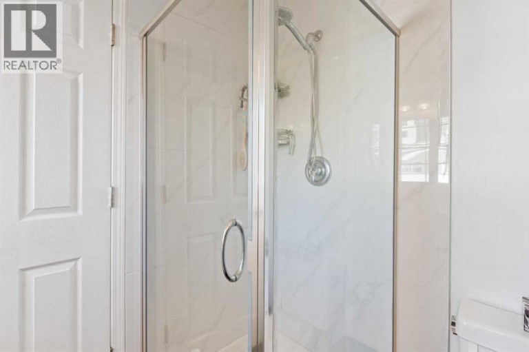 12 Kingsland Villas SW, Calgary, Alberta, T2V5J9