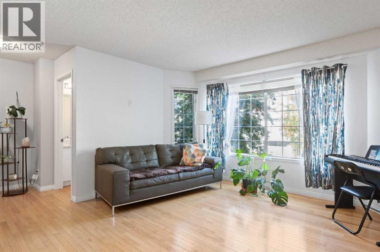 12 Kingsland Villas SW, Calgary, Alberta, T2V5J9