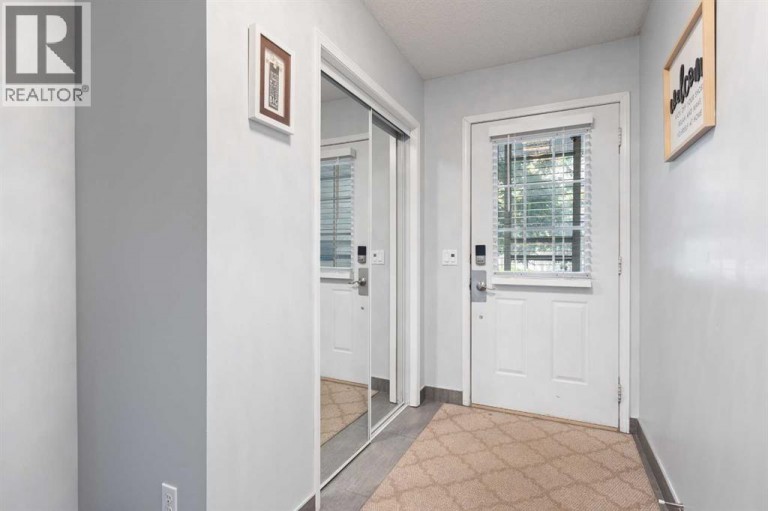 12 Kingsland Villas SW, Calgary, Alberta, T2V5J9