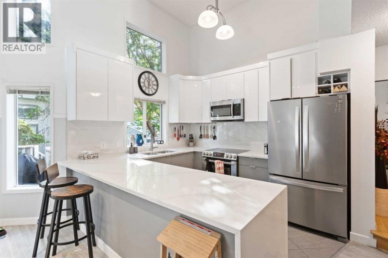 12 Kingsland Villas SW, Calgary, Alberta, T2V5J9