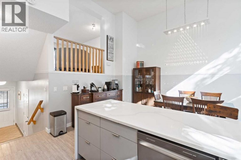 12 Kingsland Villas SW, Calgary, Alberta, T2V5J9