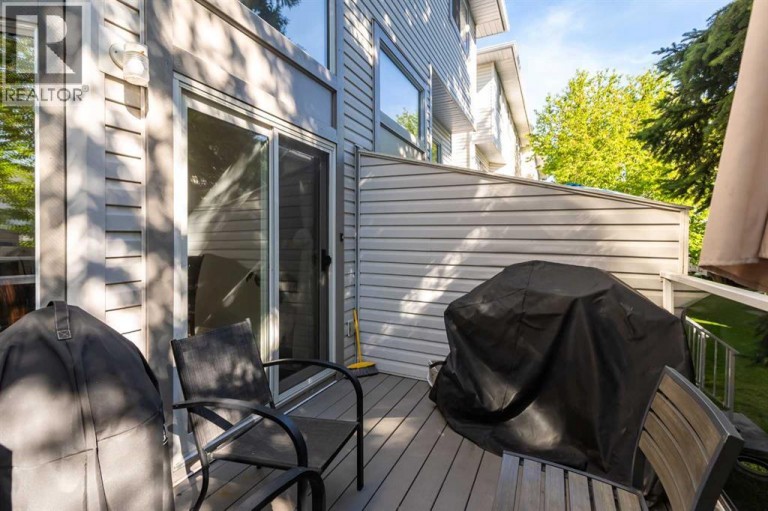 12 Kingsland Villas SW, Calgary, Alberta, T2V5J9
