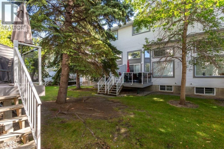 12 Kingsland Villas SW, Calgary, Alberta, T2V5J9