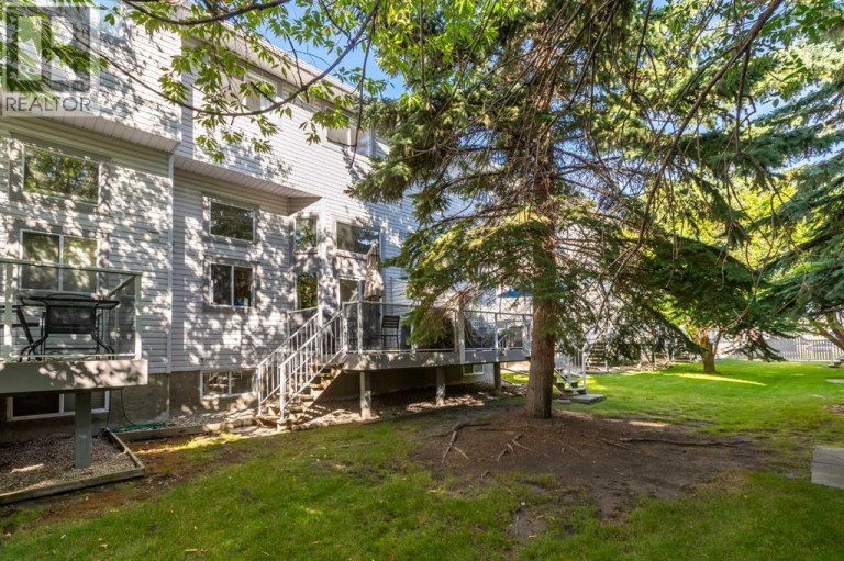 12 Kingsland Villas SW, Calgary, Alberta, T2V5J9