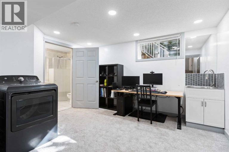 12 Kingsland Villas SW, Calgary, Alberta, T2V5J9