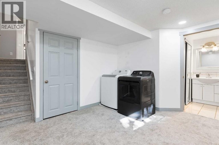 12 Kingsland Villas SW, Calgary, Alberta, T2V5J9