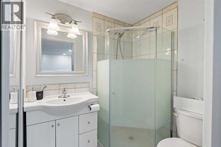 12 Kingsland Villas SW, Calgary, Alberta, T2V5J9