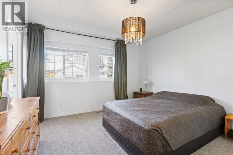 12 Kingsland Villas SW, Calgary, Alberta, T2V5J9
