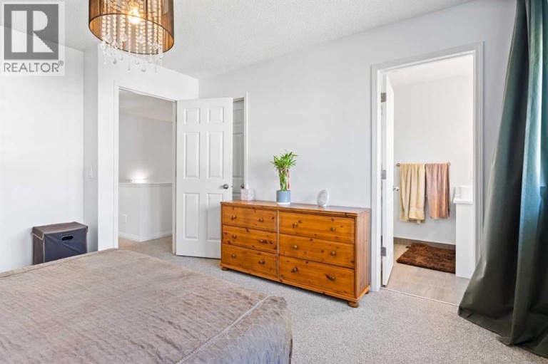 12 Kingsland Villas SW, Calgary, Alberta, T2V5J9