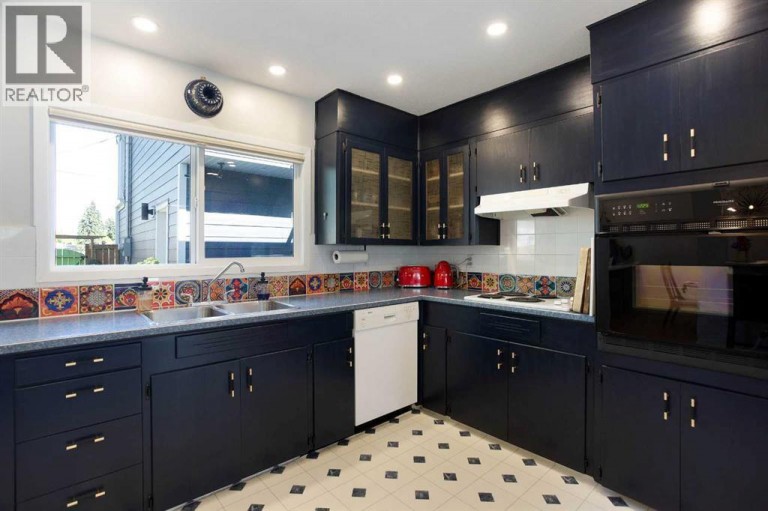 728 71 Avenue SW, Calgary, Alberta, T2V0R4