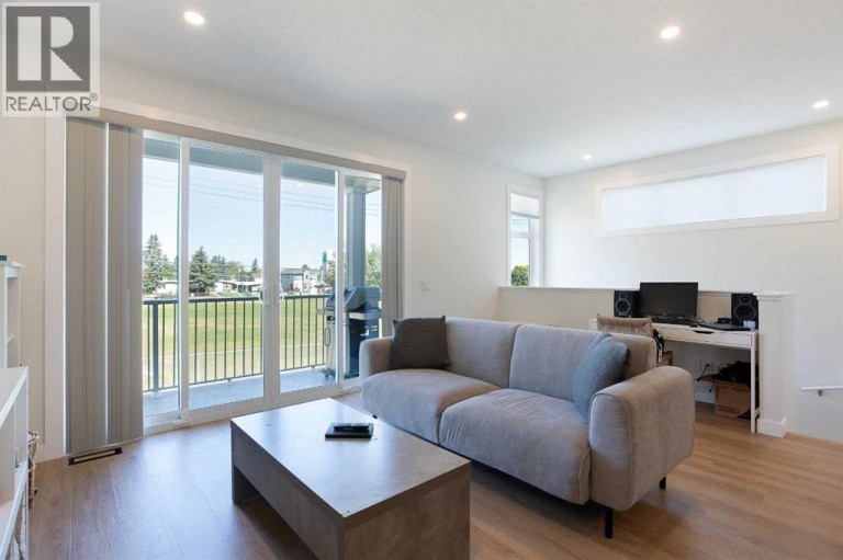 728 71 Avenue SW, Calgary, Alberta, T2V0R4