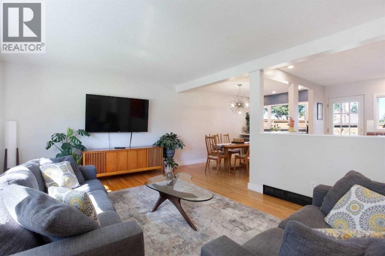 728 71 Avenue SW, Calgary, Alberta, T2V0R4