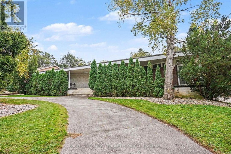 11 SUNCREST DRIVE, Toronto (Bridle Path-Sunnybrook-York Mills), Ontario, M3C2L1