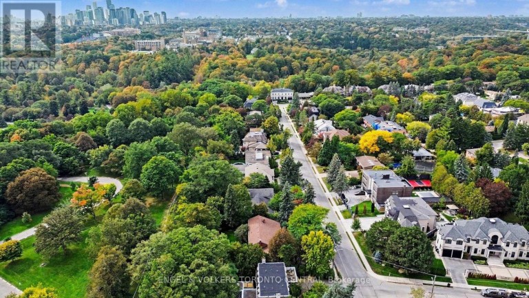 11 SUNCREST DRIVE, Toronto (Bridle Path-Sunnybrook-York Mills), Ontario, M3C2L1