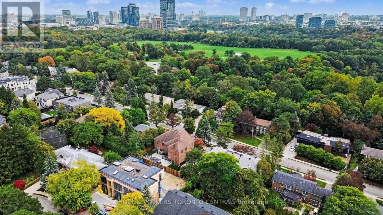 11 SUNCREST DRIVE, Toronto (Bridle Path-Sunnybrook-York Mills), Ontario, M3C2L1