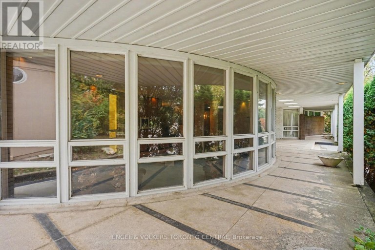 11 SUNCREST DRIVE, Toronto (Bridle Path-Sunnybrook-York Mills), Ontario, M3C2L1