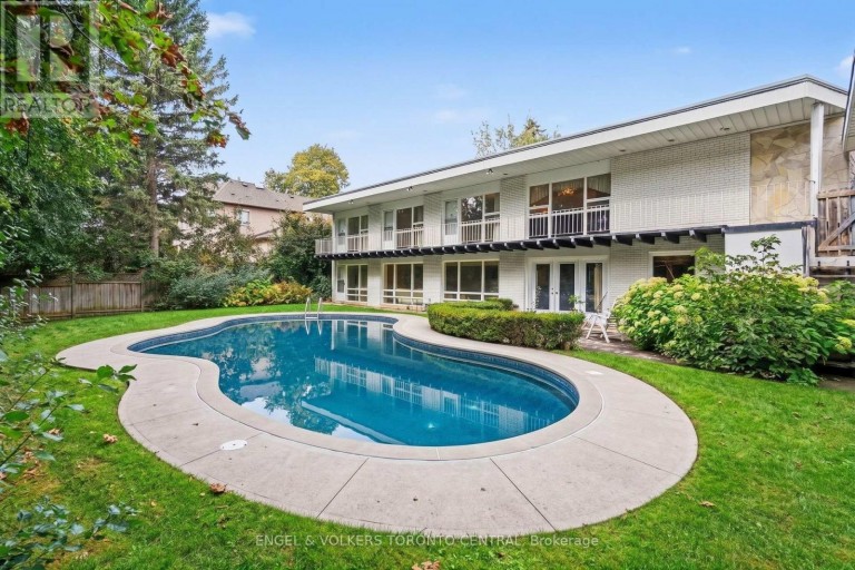 11 SUNCREST DRIVE, Toronto (Bridle Path-Sunnybrook-York Mills), Ontario, M3C2L1