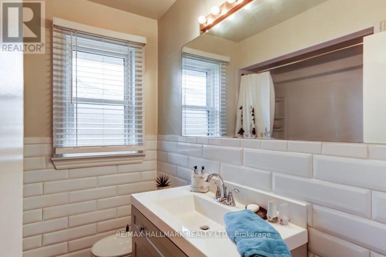 39 CALUMET CRESCENT, Toronto (Woburn), Ontario, M1H1W4