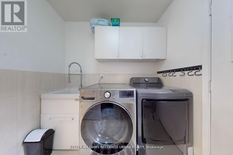 158 WALTON DRIVE, Aurora (Aurora Village), Ontario, L4G3R8