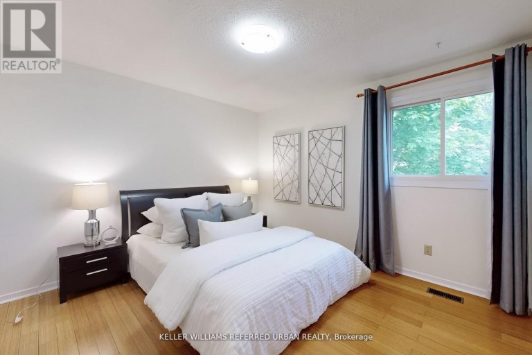 158 WALTON DRIVE, Aurora (Aurora Village), Ontario, L4G3R8