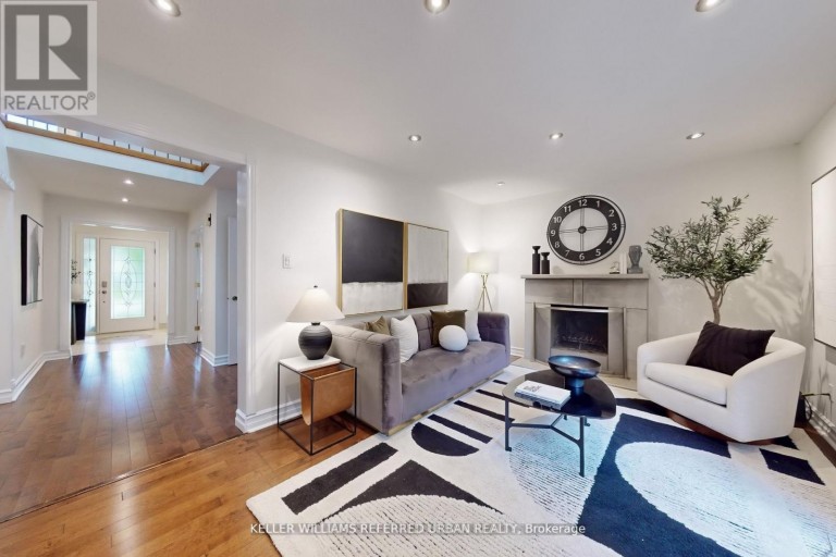 158 WALTON DRIVE, Aurora (Aurora Village), Ontario, L4G3R8