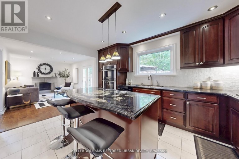 158 WALTON DRIVE, Aurora (Aurora Village), Ontario, L4G3R8
