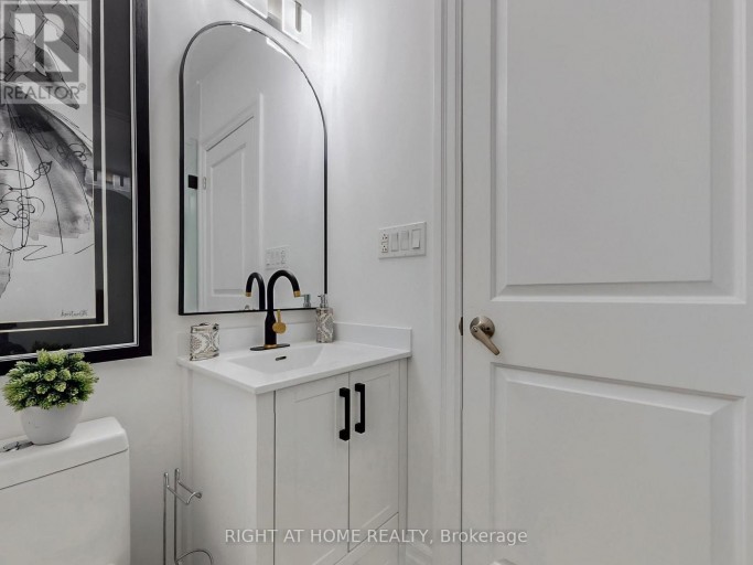 163 LEBOVIC CAMPUS DRIVE, Vaughan (Patterson), Ontario, L6A5A1