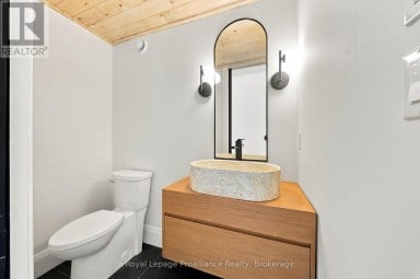 1150 COUNTY ROAD 20 Prince Edward County (Hillier Ward) Ontario photo 25
