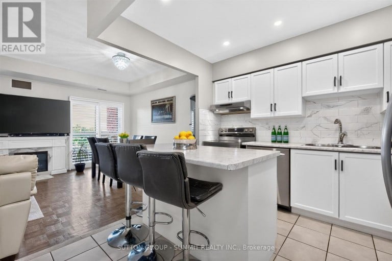 606 - 32 TANNERY STREET, Mississauga (Streetsville), Ontario, L5M6T6