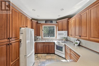 160 JOHN STREET E North Huron (Wingham) Ontario photo 15