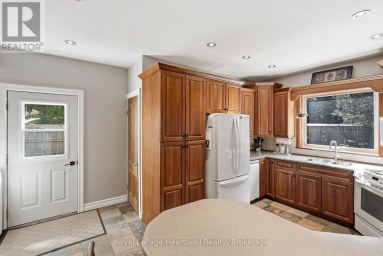 160 JOHN STREET E North Huron (Wingham) Ontario photo 17