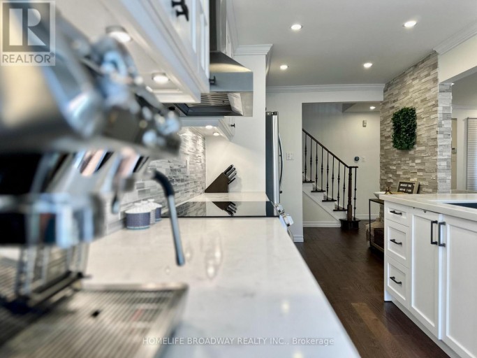 51 JONATHAN GATE, Vaughan (Crestwood-Springfarm-Yorkhill), Ontario, L4J5K4